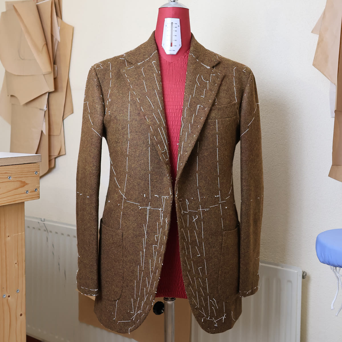Handgemaakt jasje op mannequin