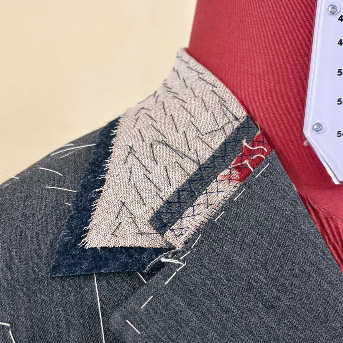 Handwerkdetail van maatkleding